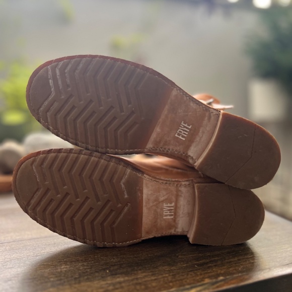 Pre-Loved Frye Veronica Booties 8.5 - Picture 7 of 8